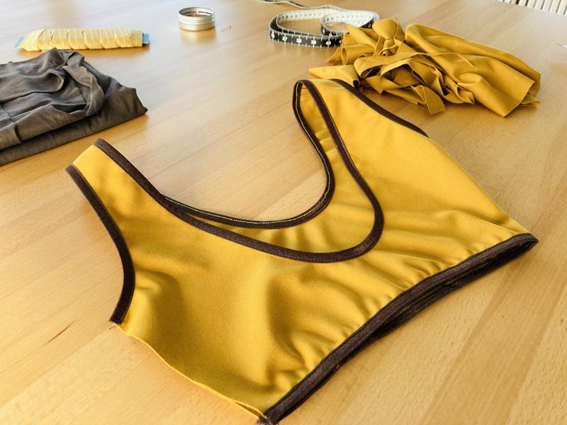 Šití podprsenkového topu - návod a střih