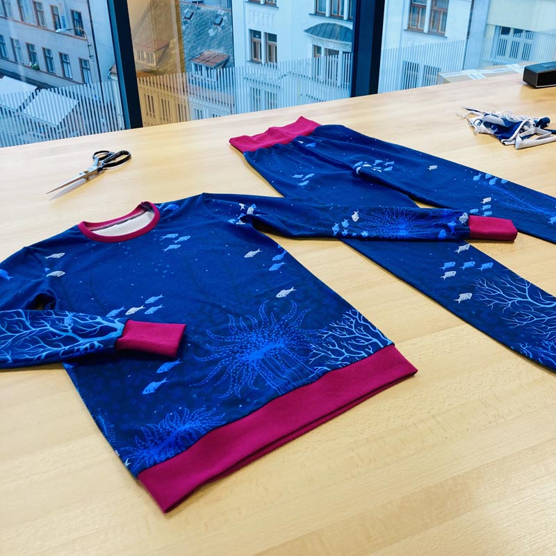 Střih a návod jak ušít jednoduché dětské pyžamo z úpletu