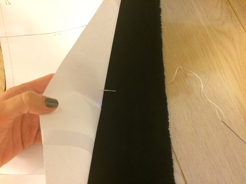 Jak ušít dámskou mikinu s kapucí (návod a střih)