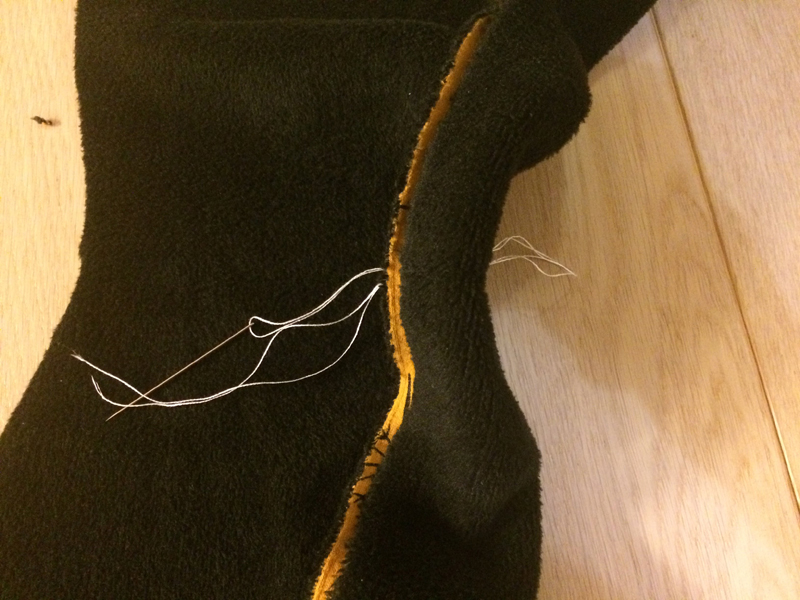 Jak ušít dámskou mikinu s kapucí (návod a střih)