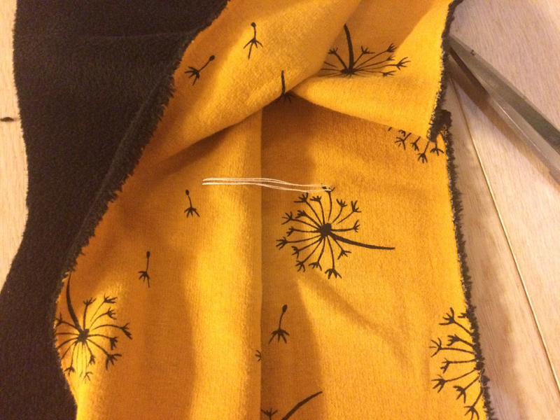 Jak ušít dámskou mikinu s kapucí (návod a střih)