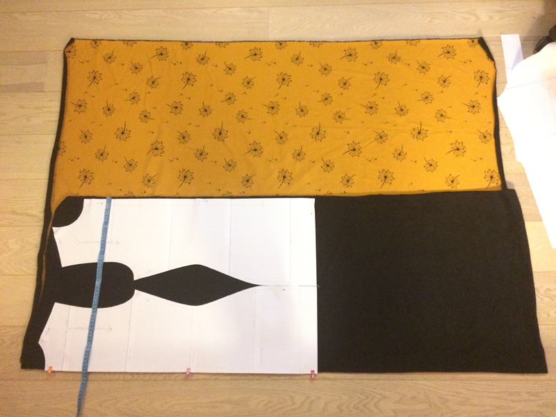 Jak ušít dámskou mikinu s kapucí (návod a střih)