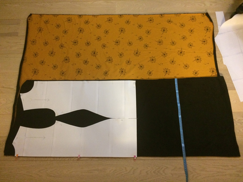 Jak ušít dámskou mikinu s kapucí (návod a střih)