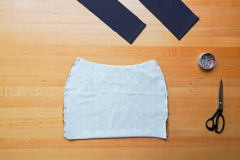 Jednoduché šití - návod na sukni s kapsami do nápletu - boční švy