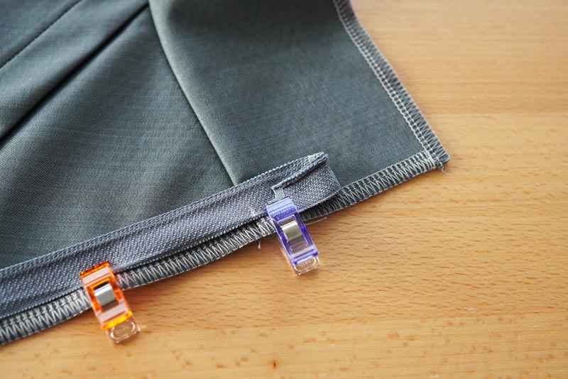 Návod jak ušít dámskou zimní sukni - všití zipu do sukně