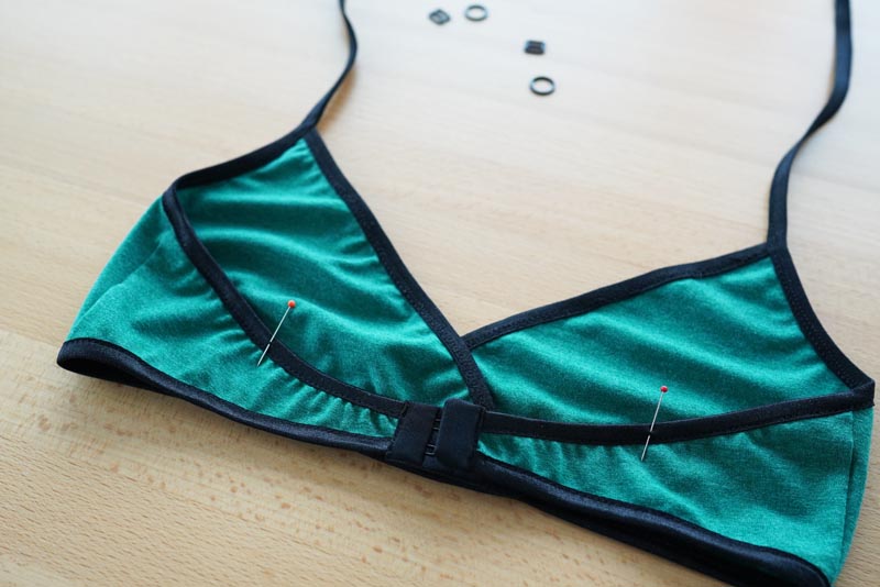 Střih a návod jak ušít jednoduchou měkkou dámskou podprsenku bez kostic (braletku): Ramínka podprsenky