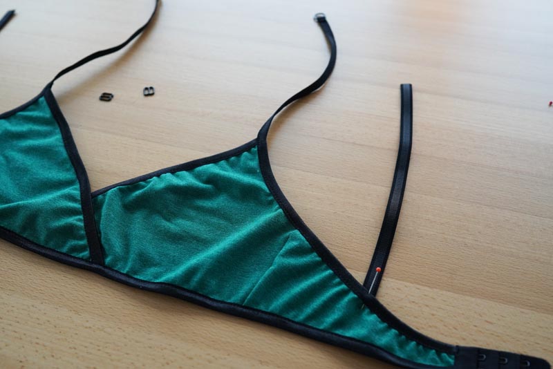 Střih a návod jak ušít jednoduchou měkkou dámskou podprsenku bez kostic (braletku): Ramínka podprsenky