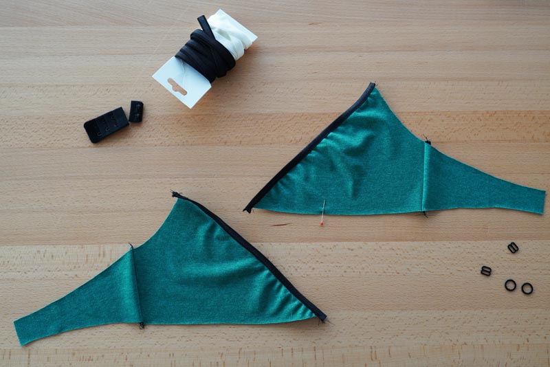 Střih a návod jak ušít jednoduchou měkkou dámskou podprsenku bez kostic (braletku): Křížení předních dílů