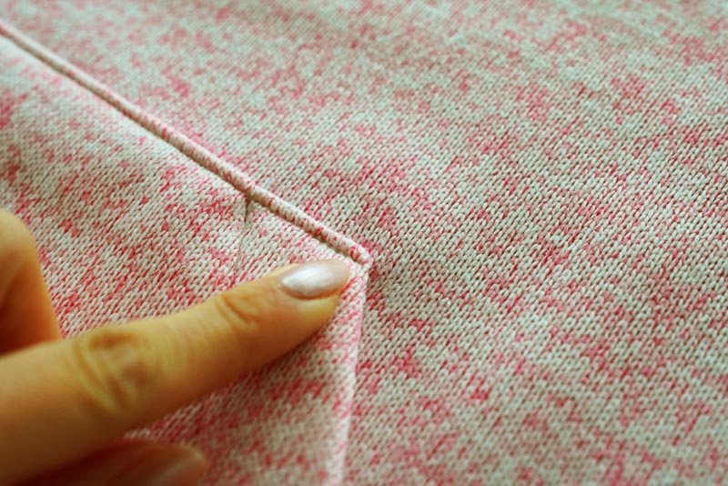 Střih a návod na dámskou mikinu s klokankou a kapucí - nakládaná kapsa (klokanka)