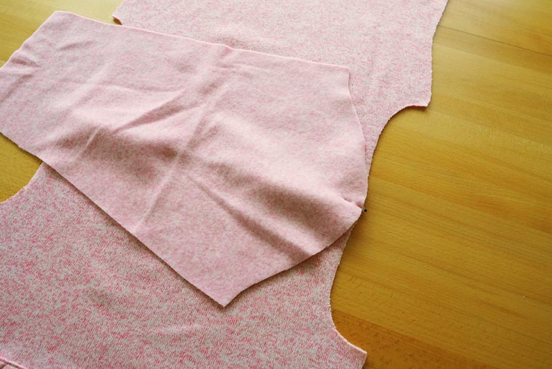 Střih a návod na dámskou mikinu s klokankou a kapucí - rukávy