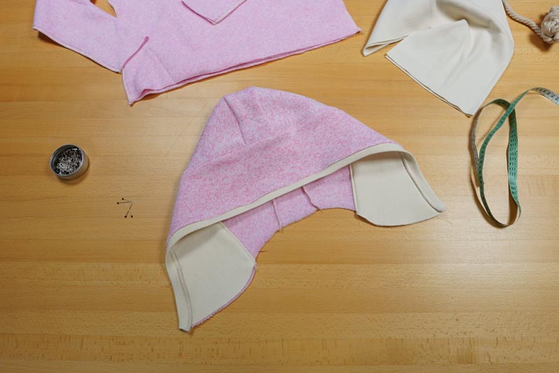 Střih a návod na dámskou mikinu s klokankou a kapucí - kapuce