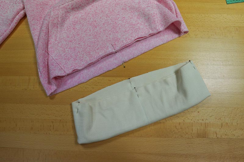 Střih a návod na dámskou mikinu s klokankou a kapucí - lemy