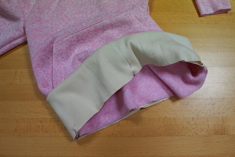 Střih a návod na dámskou mikinu s klokankou a kapucí - lemy