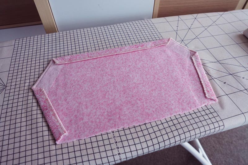 Střih a návod na dámskou mikinu s klokankou a kapucí - nakládaná kapsa (klokanka)