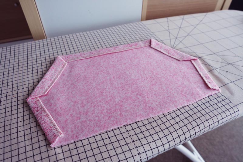 Střih a návod na dámskou mikinu s klokankou a kapucí - nakládaná kapsa (klokanka)