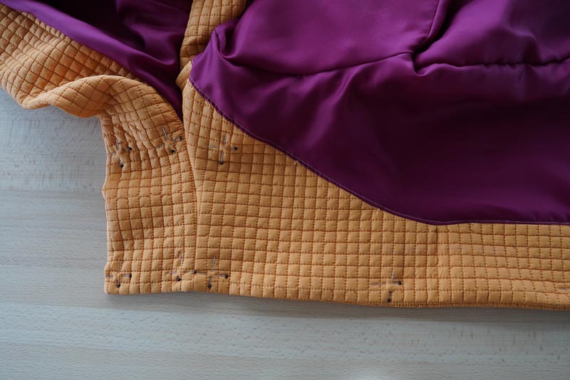 Střih a návod jak ušít dámský prošívaný celopropínací kabát s velkým límcem a kapucí - zapínání na našívací druky