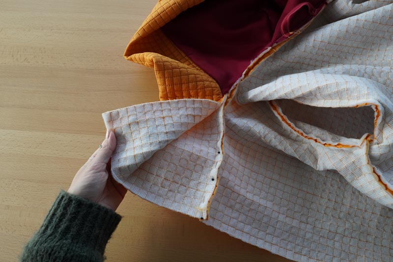 Střih a návod jak ušít dámský prošívaný celopropínací kabát s velkým límcem a kapucí - podšívka - límec