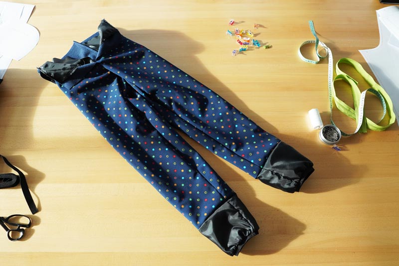 Střih a návod jak ušít dětské oteplováky - nohavicové díly do gumy