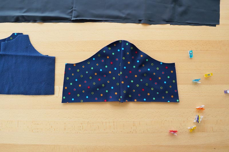 Střih a návod jak ušít dětské oteplováky - vrchní díl, zadní