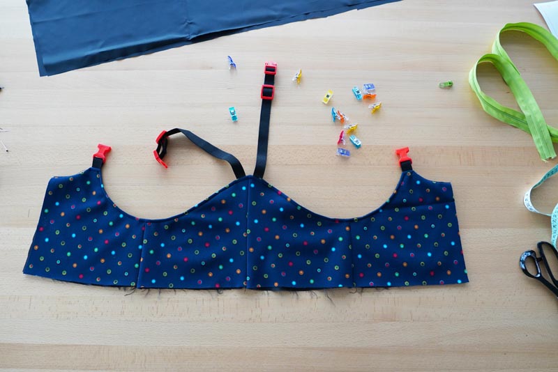 Střih a návod jak ušít dětské oteplováky - vrchní díly, kompletace vrchových a podšívkových dílů