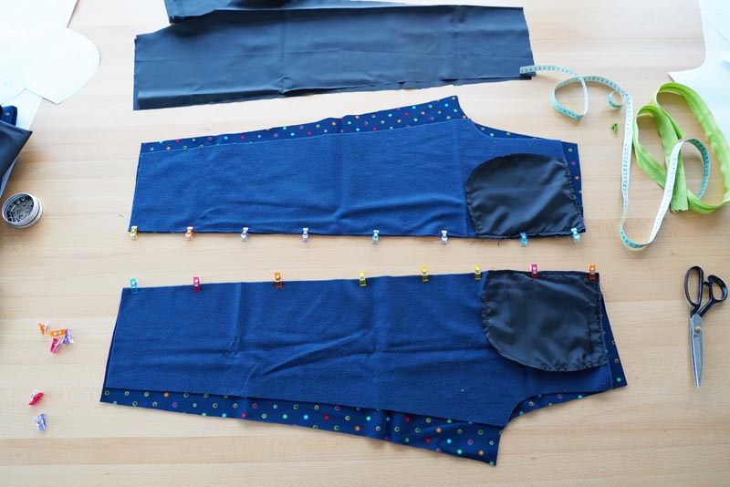 Střih a návod jak ušít dětské oteplováky - boční švy