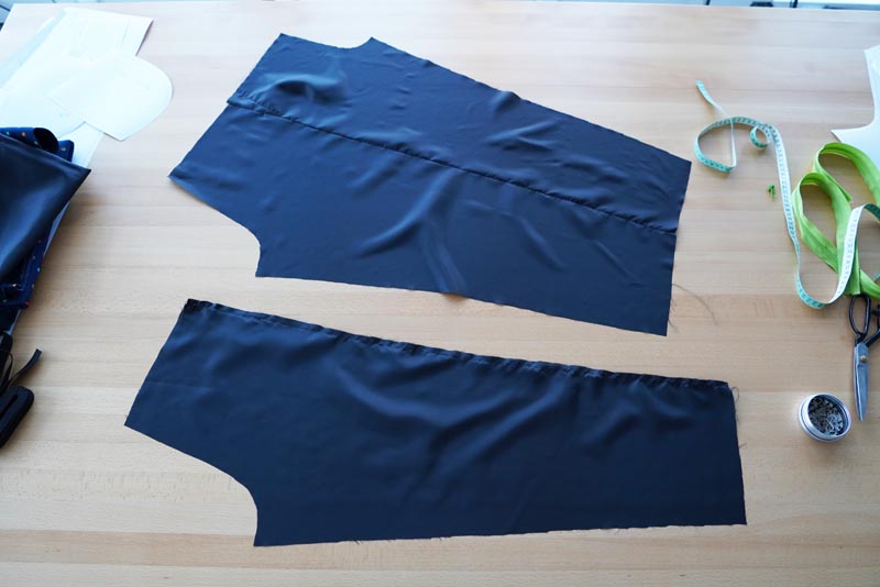 Střih a návod jak ušít dětské oteplováky - podšívka, boční švy