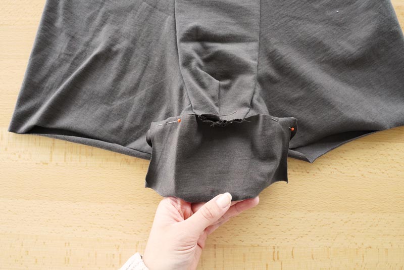 Jak ušít pánské boxerky (návod na šití + střih) - rozkrokový klín