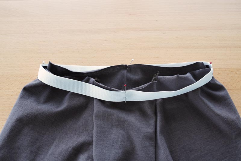 Jak ušít pánské boxerky (návod na šití + střih) - všitá guma v pase
