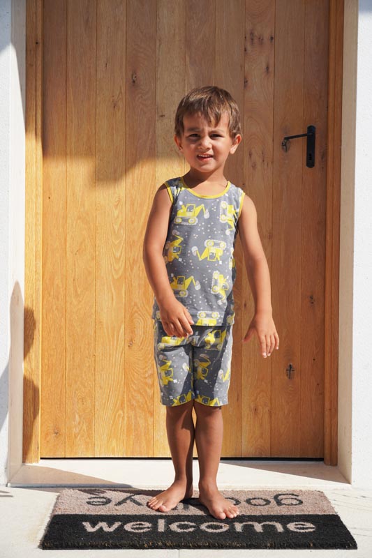 Střih na dětské tílko BASIC (+ návod na šití zdarma)