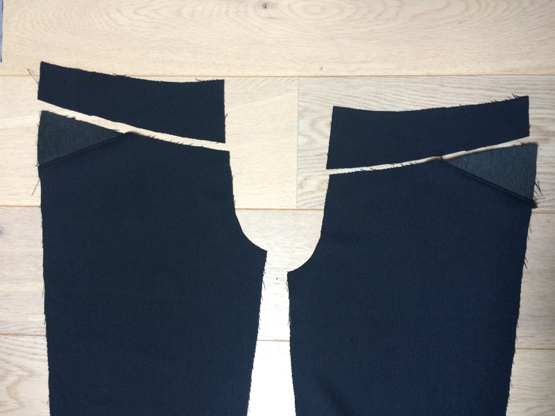 Jak ušít dámské kalhoty, šití předních sedel