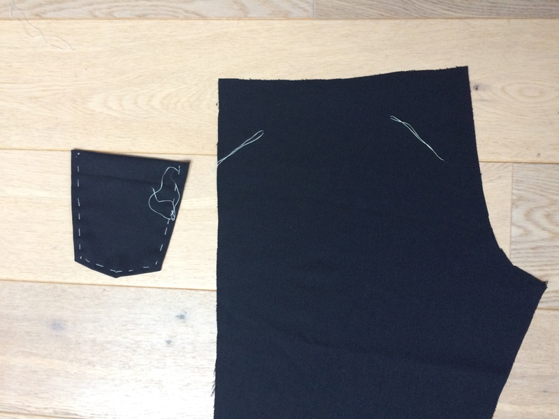 Jak ušít dámské kalhoty, přišití nakládaných kapes