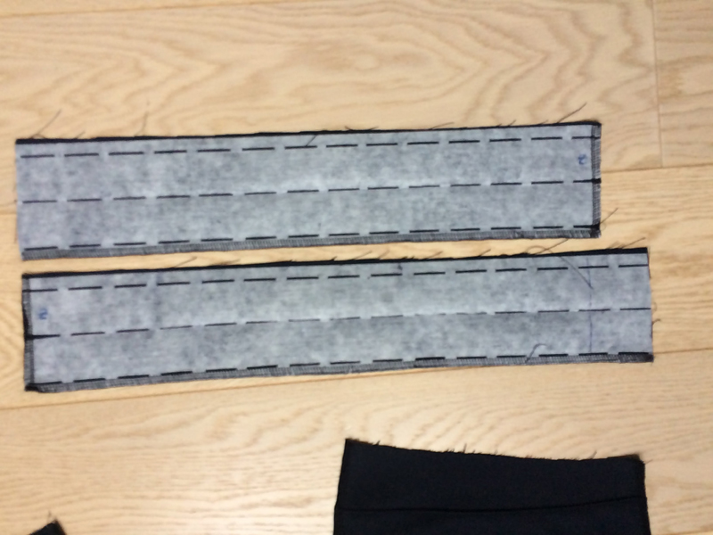 Jak ušít dámské kalhoty, všití pásu do kalhot