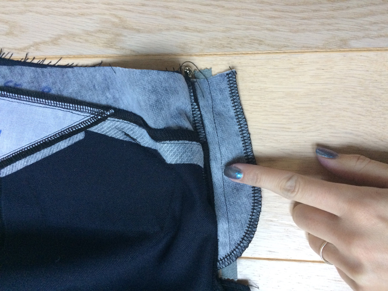 Jak ušít dámské kalhoty, rozparek zipu (poklopec)