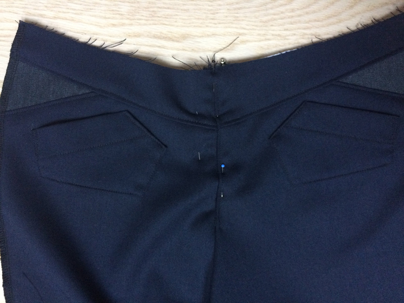 Jak ušít dámské kalhoty, rozparek zipu (poklopec)