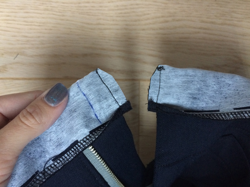 Jak ušít dámské kalhoty, všití pásu do kalhot