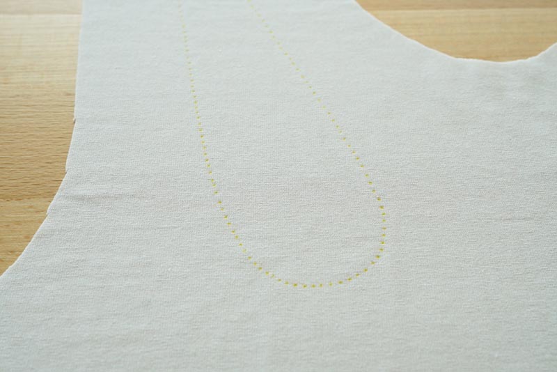 Střih a návod na šití: dámské tílko s průstřihem ve výstřihu. Příprava průstřihu a podsádky