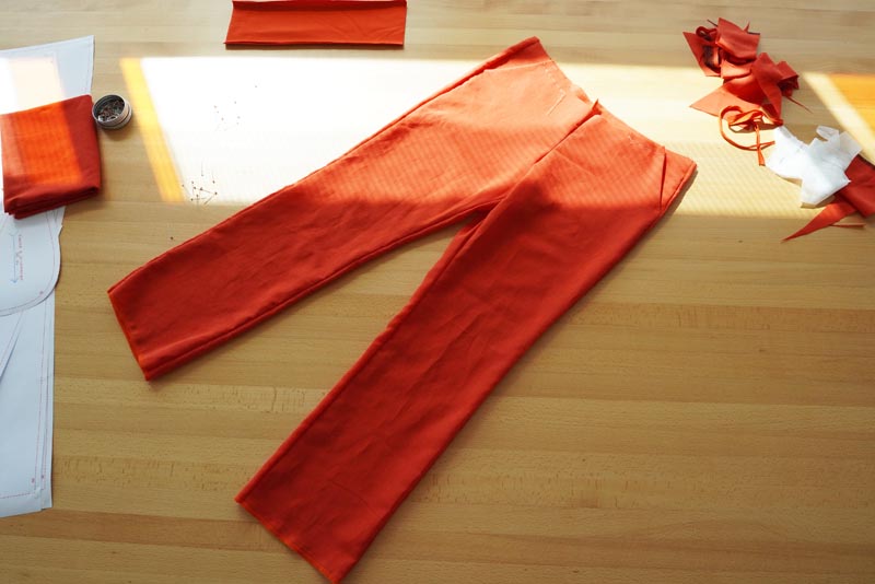 Střih a návod jak ušít jednoduché dámské kalhoty do nápletu - šití sedového švu