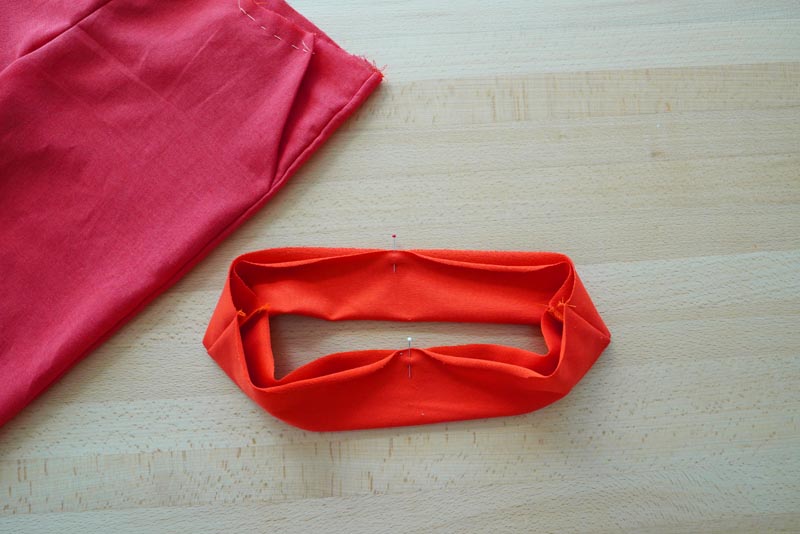 Střih a návod jak ušít jednoduché dámské kalhoty do nápletu - našití nápletu do pasu