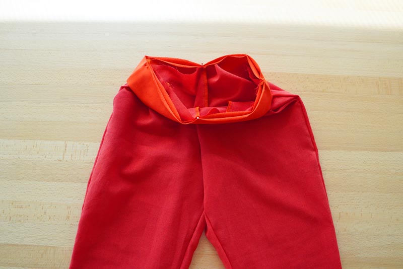 Střih a návod jak ušít jednoduché dámské kalhoty do nápletu - našití nápletu do pasu