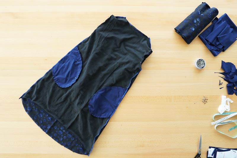 Návod a střih na jednoduché volnější podzimní / zimní šaty - vsazení rukávů