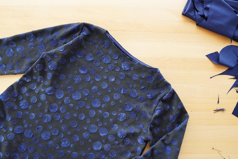 Návod a střih na jednoduché volnější podzimní / zimní šaty