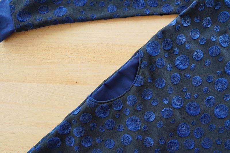 Návod a střih na jednoduché volnější podzimní / zimní šaty