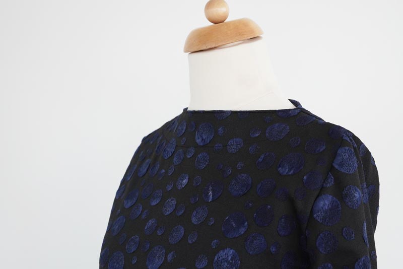 Návod a střih na jednoduché volnější podzimní / zimní šaty