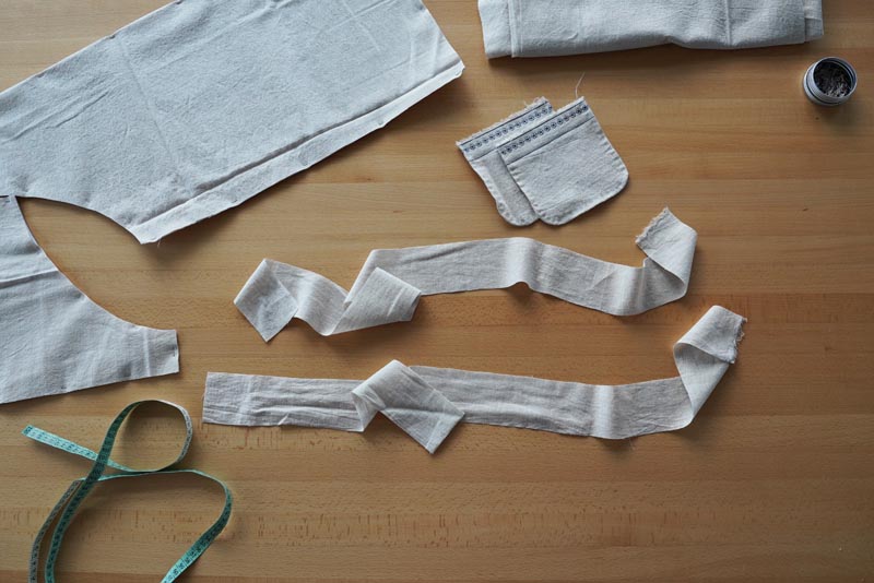 Střih na dámskou zástěru zdarma + návod na šití krok za krokem: Zavazování