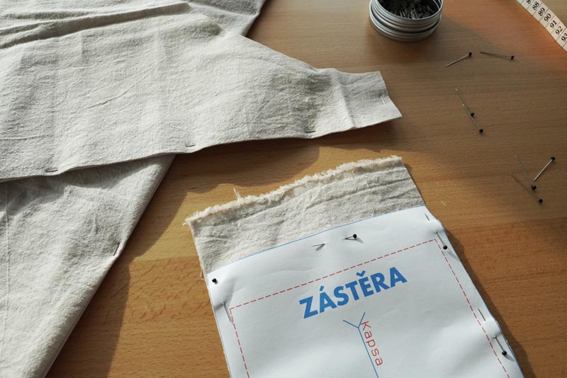 Střih na dámskou zástěru zdarma + návod na šití krok za krokem: Kapsa