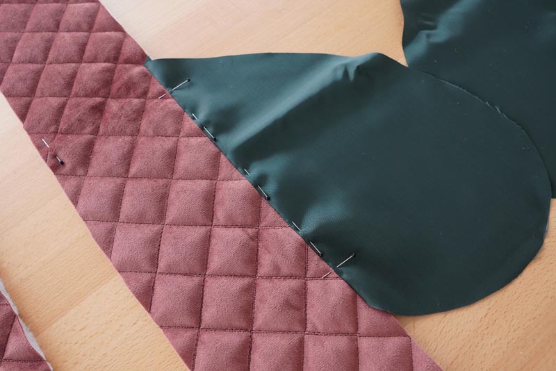 Střih a návod jak ušít dámskou dlouhou vestu s podšívkou, vysokým límcem a vnořenými kapsami - kapsy