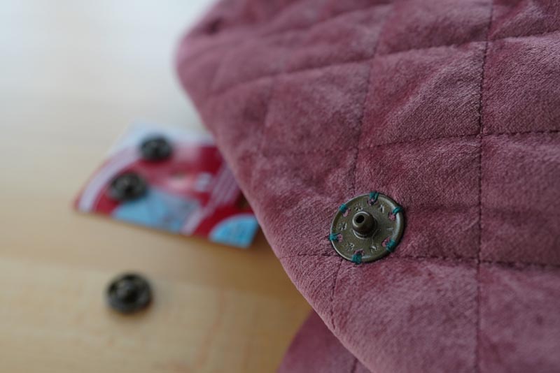 Střih a návod jak ušít dámskou dlouhou vestu s podšívkou, vysokým límcem a vnořenými kapsami - druky