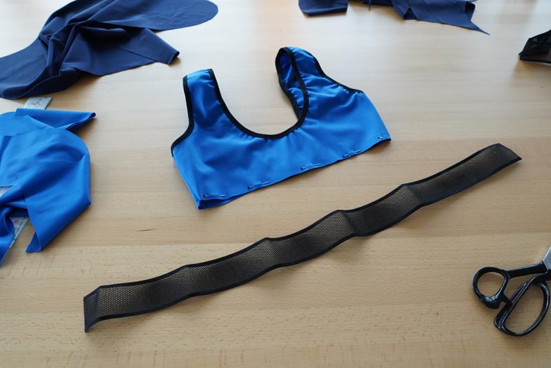 Jak ušít jednoduchý dámský sportovní podprsenkový top