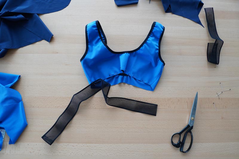 Jak ušít jednoduchý dámský sportovní podprsenkový top