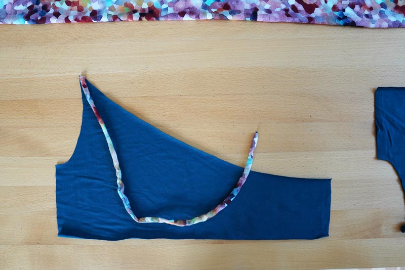 Jak ušít dámské maxišaty - špagetová ramínka